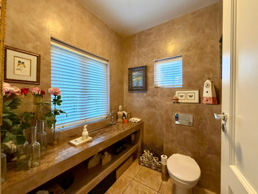 4 Bedroom Property for Sale in Constantia Kloof Western Cape